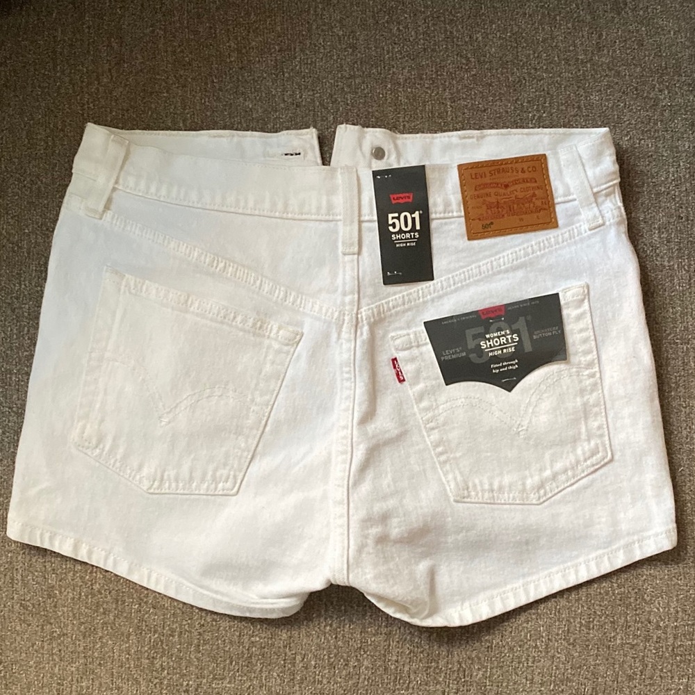 Levi’s White Denim Shorts - Picture 7 of 7